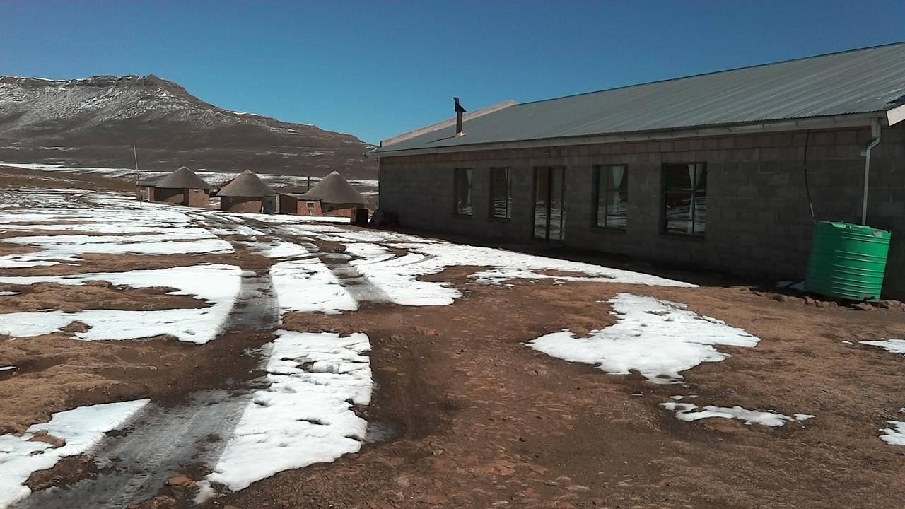 Mokhotlong Sani Stone Lodge מראה חיצוני תמונה
